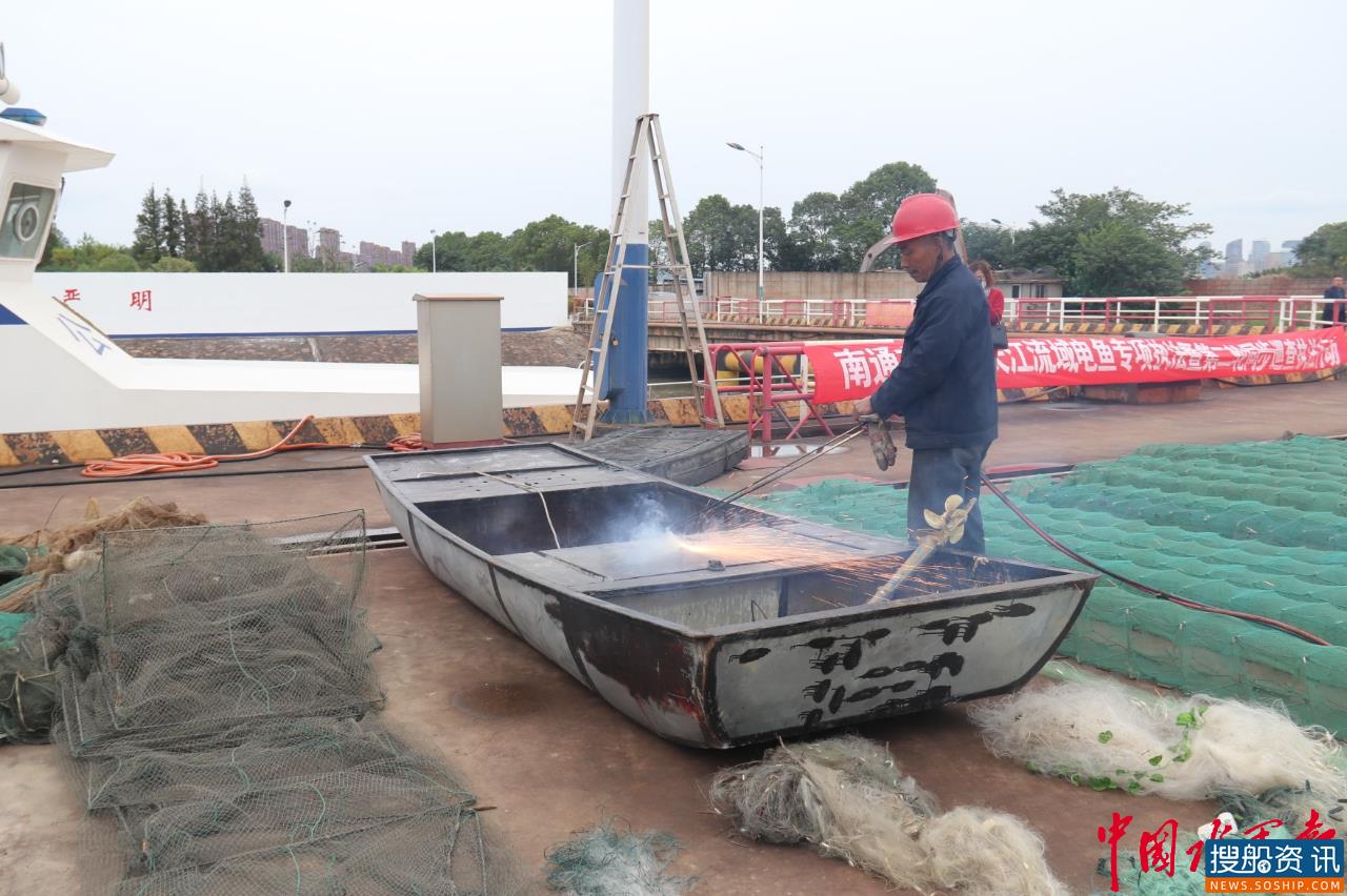 长航南通公安联合多部门开展非法网具、电鱼器具现场集中销毁活动