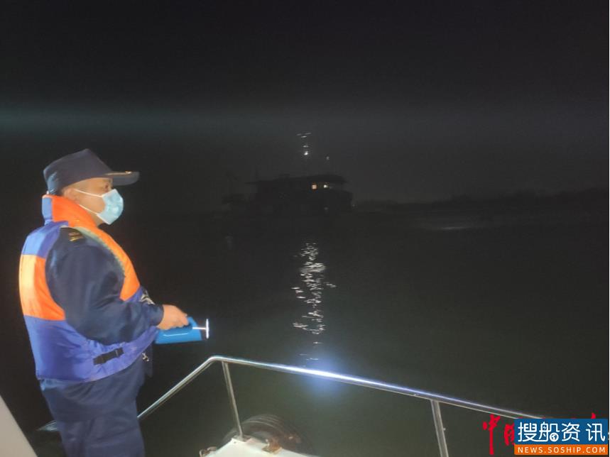 蕲春海事处夜巡保障水上交通安全