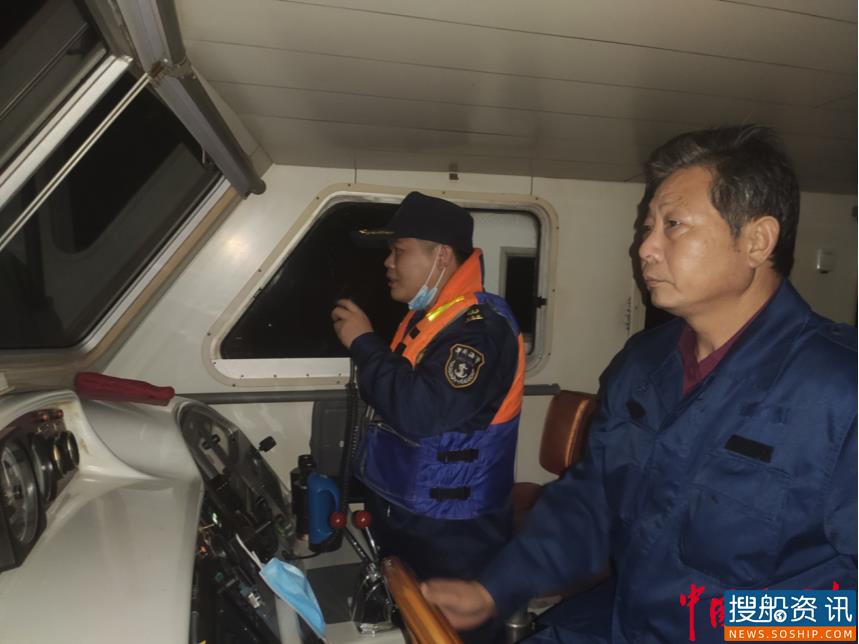 蕲春海事处夜巡保障水上交通安全