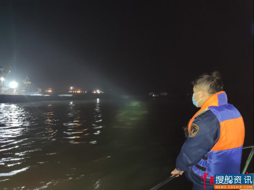 蕲春海事处夜巡保障水上交通安全