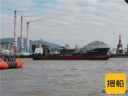 东南造船一艘4650吨水泥船顺利下水