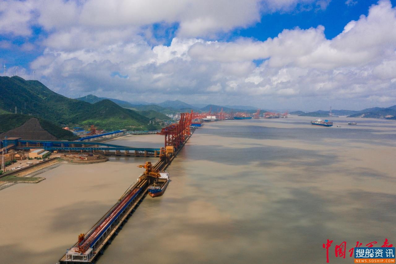 浙江省在建最大矿石码头水工主体结构全面完工