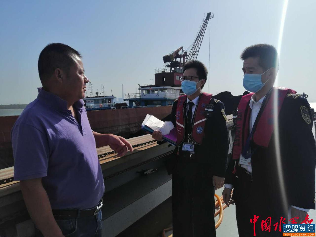 岳阳海事规范锚地船舶管理 严查违规过驳作业