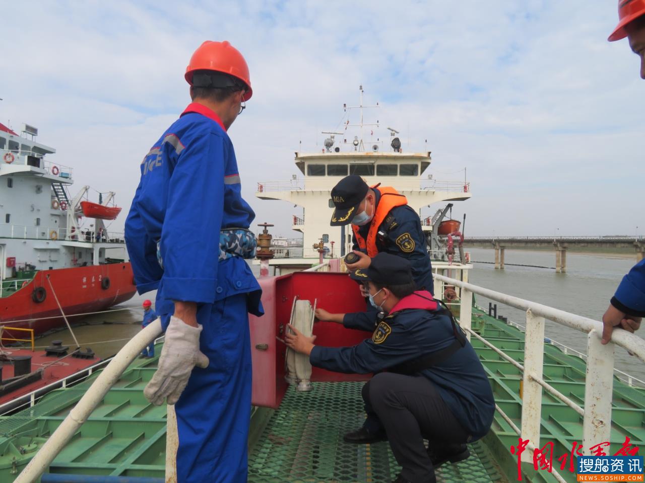 岳阳海事加强辖区危险货物船舶现场检查