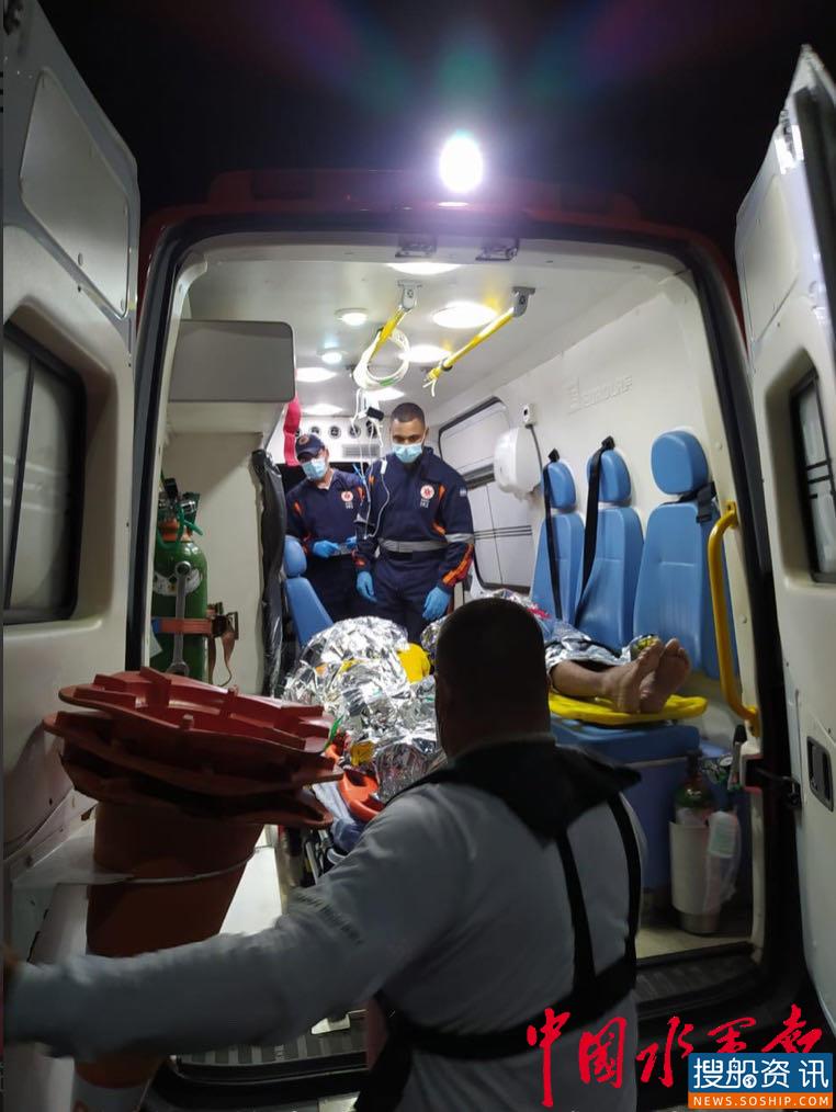 巴西维多利亚港外拖轮沉没 中远海运锦绣轮倾力救助两落水船员