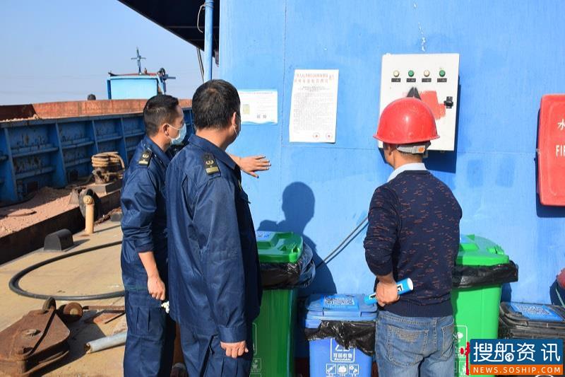 荆州海事局组织开展初冬时节船舶燃油及生活污水抽样检测
