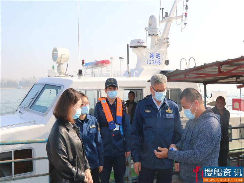 荆州海事局开展渡船跟船监管维护与宣传