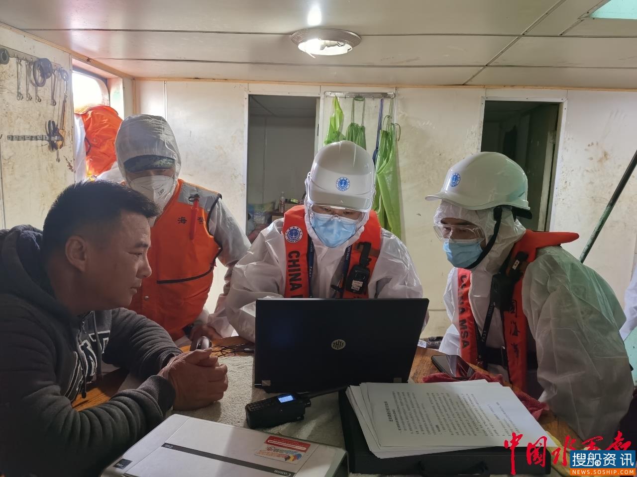海事海警联动 深夜截获一艘载油700余吨走私船