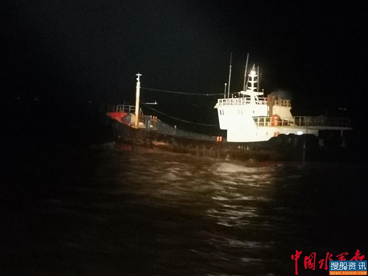 海事海警联动 深夜截获一艘载油700余吨走私船