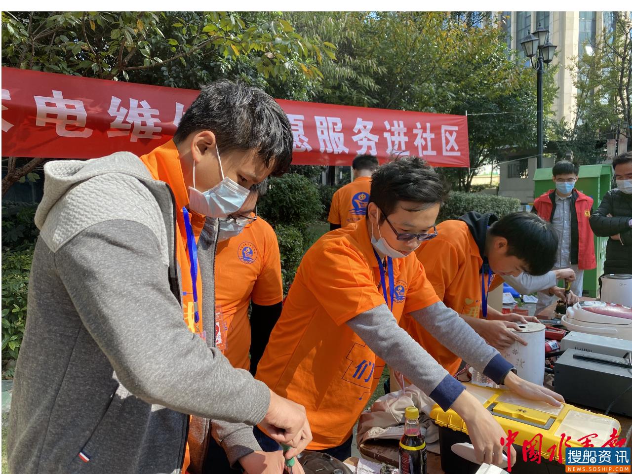 师生联手献技能 居民热捧得实惠 ——武汉船院家电维修志愿服务进社区活动受好评