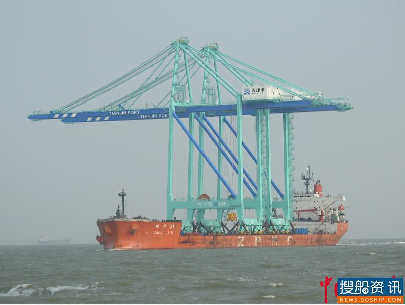 天津海事局保障“振华31”轮重大件运输船安全靠泊