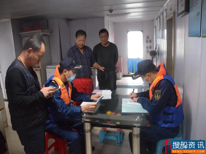 荆州海事局严厉打击违法行为确保辖区冬季枯水及恶劣天气安全稳定