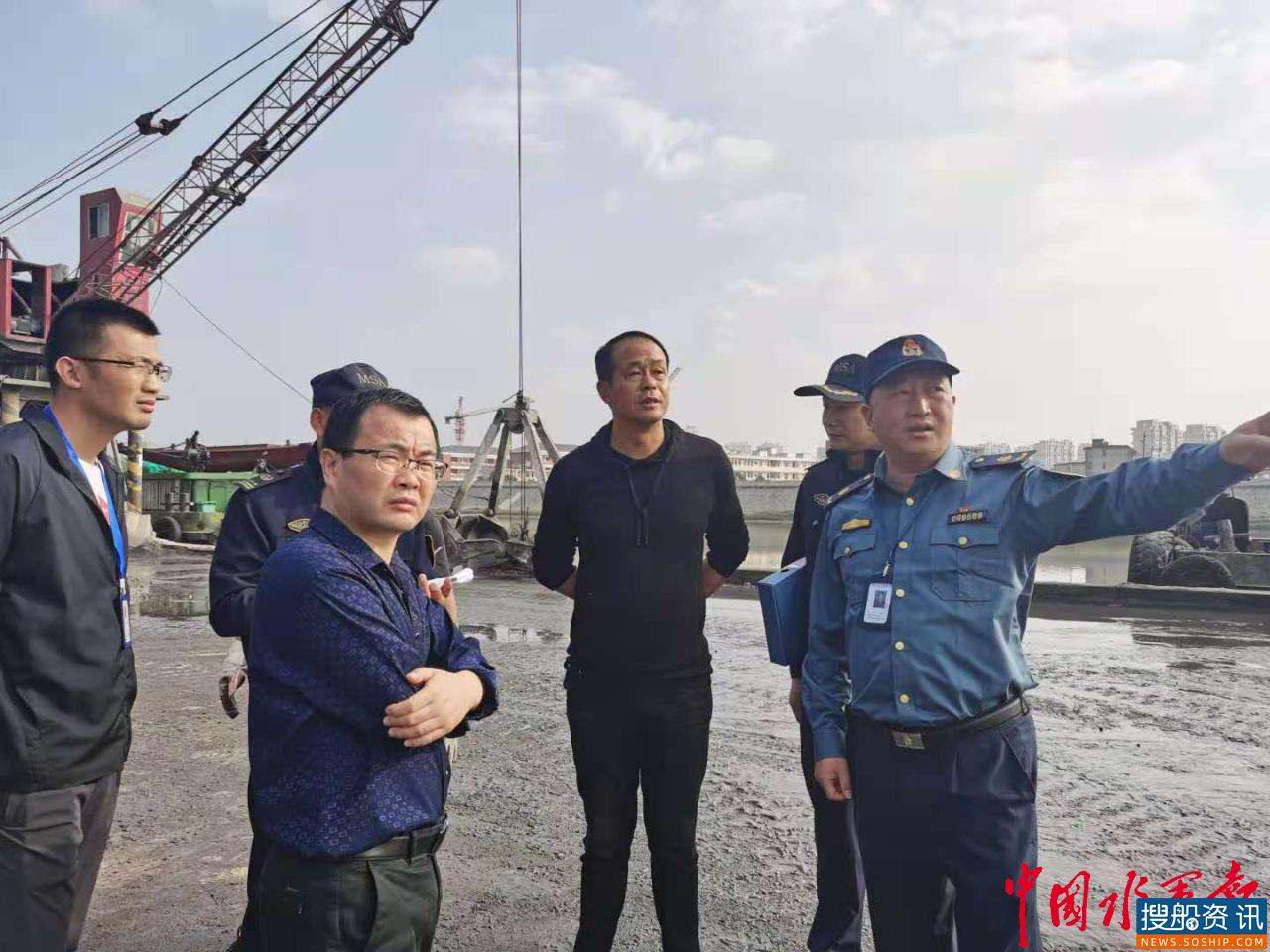 诸暨多部门联合整治港口码头防污染工作