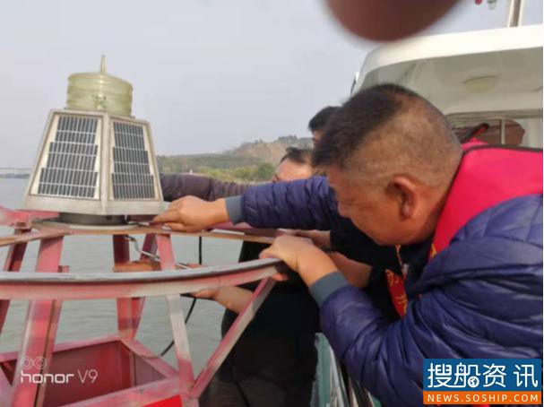 盱眙港航中心抢修助航灯器