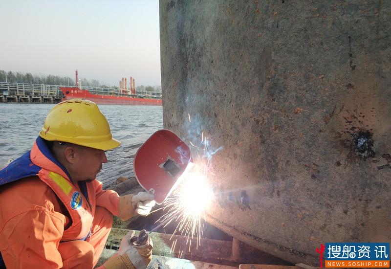 困难面前显担当 关键时刻显身手 ——长江南京航道处航标保养工作侧记
