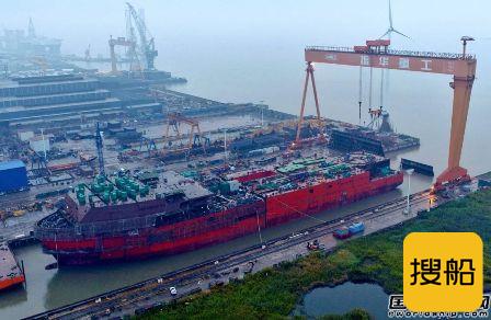 振华重工自主设计建造JSD6000深水起重铺管船艏艉合拢