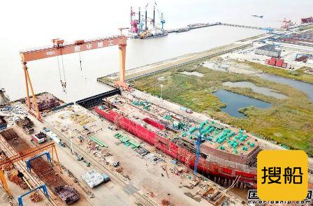 振华重工自主设计建造JSD6000深水起重铺管船艏艉合拢