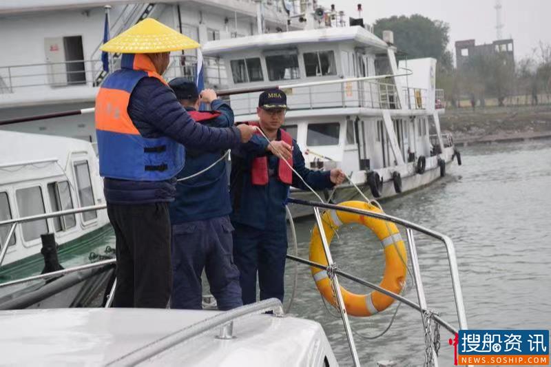 荆州海事局组织系列无预案应急演习应对冬季枯水与恶劣天气