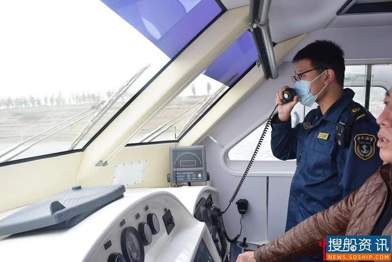 荆州海事局组织系列无预案应急演习应对冬季枯水与恶劣天气