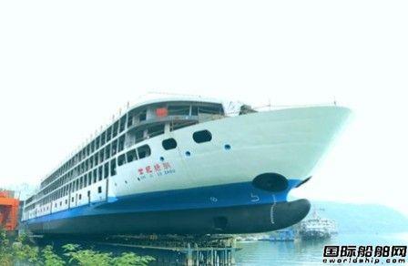 川船重工建造长江最大豪华游轮“世纪绿洲”号下水