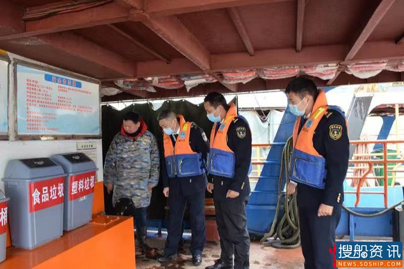 荆州海事局组织冬季枯水渡船交叉检查