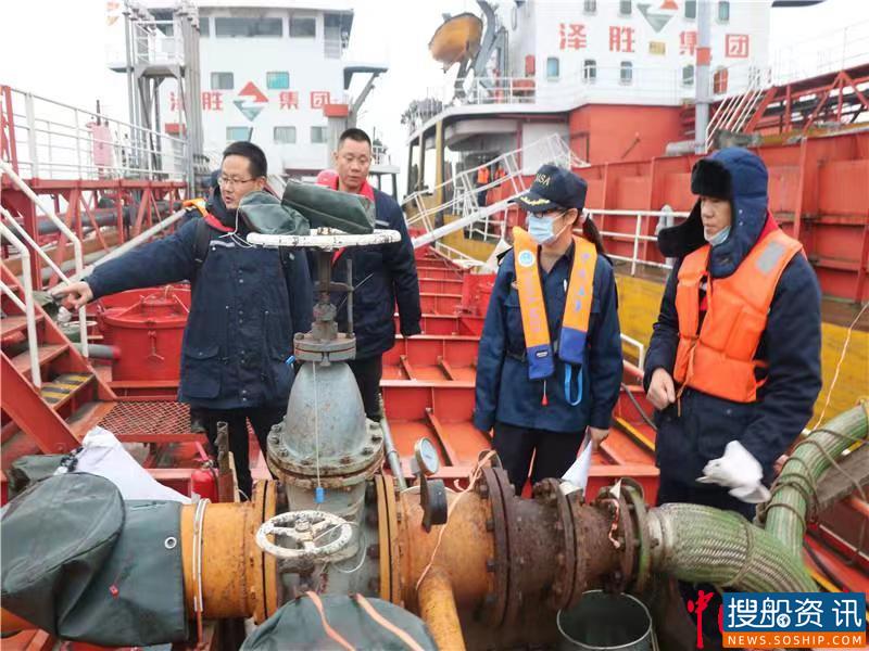 荆州海事局严控船舶吃水应对长江荆江段水位持续走低