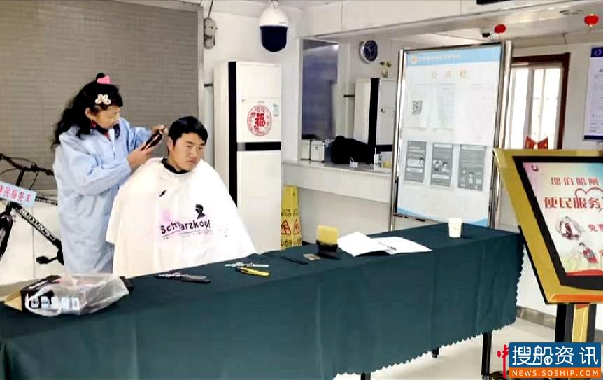 屋外是寒冬 屋内是暖流 :邵伯船闸便民服务日再送温暖