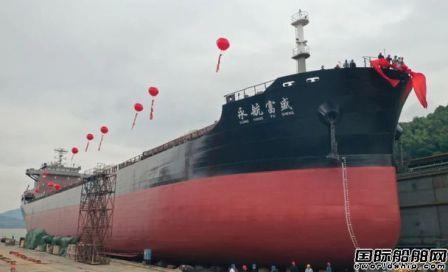 立新船舶建厂40周年一艘22500吨散货船下水