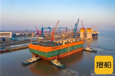 启东中远海运海工N999项目FPSO艏段出坞