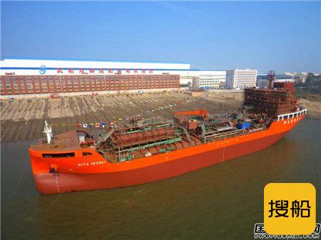 武船集团14620吨不锈钢化学品船下水