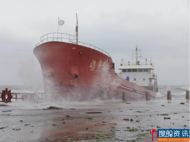 烟台海域一货轮因大风锚链断裂漂航搁浅
