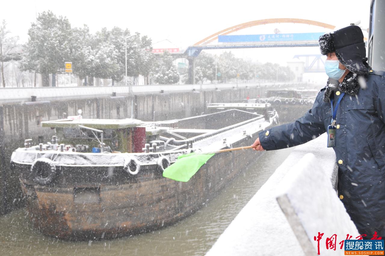 雪中护航人