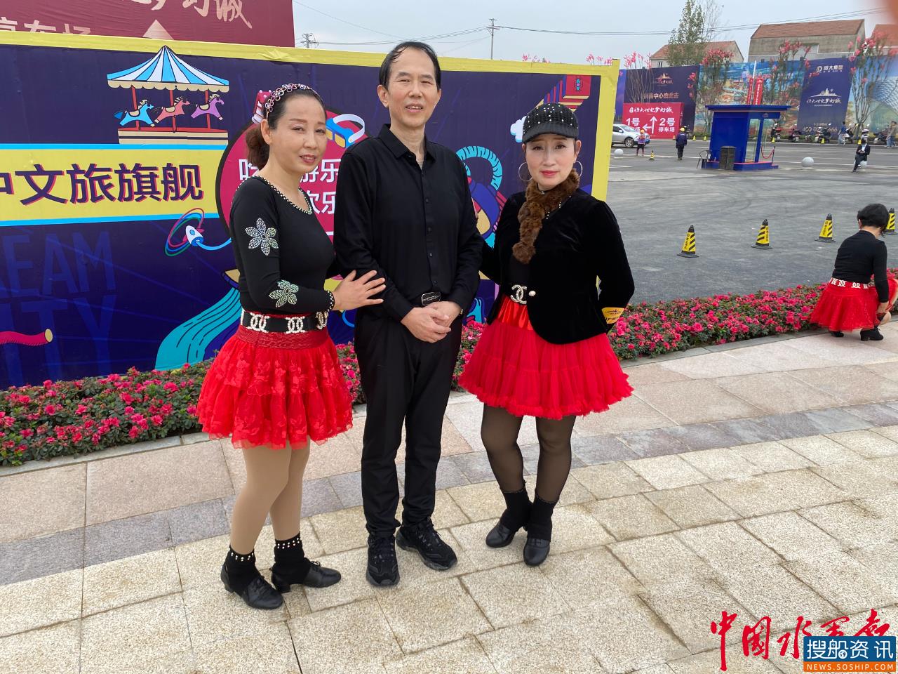 满江红·江城新岁 一一写在2021新年旗袍音乐会暨第五届汉绣旗袍艺术节颁奖晚会在武汉线上举行之际