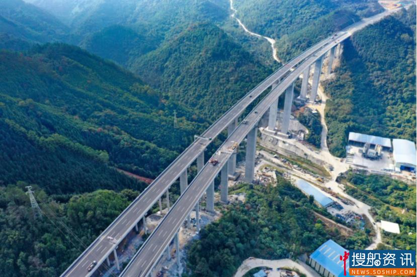 青山绿水间,开春高速是怎么建成的?