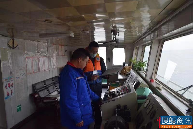 荆州海事局强化枯水期危险品运输船舶安全检查