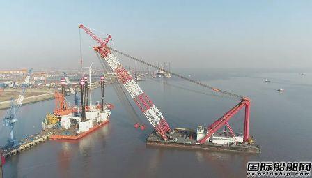 振华启东海工完成1200吨插桩式抢险打捞工程船桩腿吊装
