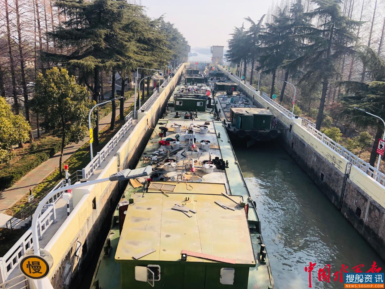 盐邵船闸开辟“绿色通道”免费放行 拆解单壳油驳船