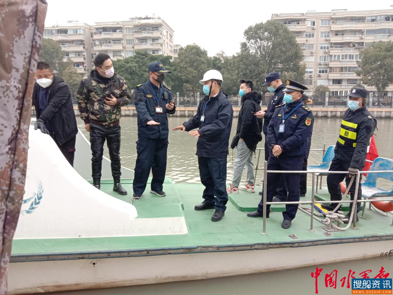 瓯江海事处联合多部门开展水上无证休闲船艇“清零行动”