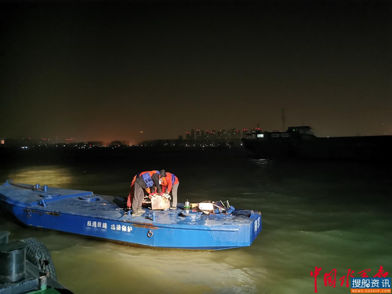 寒风夜“不打烊” 坚守中显担当