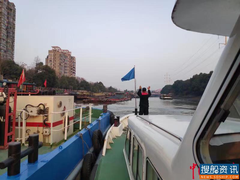 京杭运河濮家段堵航 杭州交通港航50分钟疏通