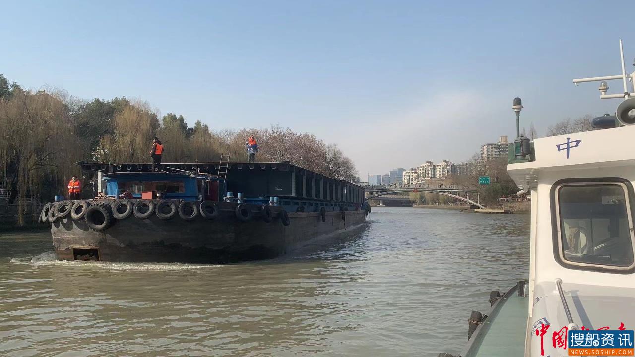 杭州交通港航执法部门为塘江新建大桥大件水上运输护航