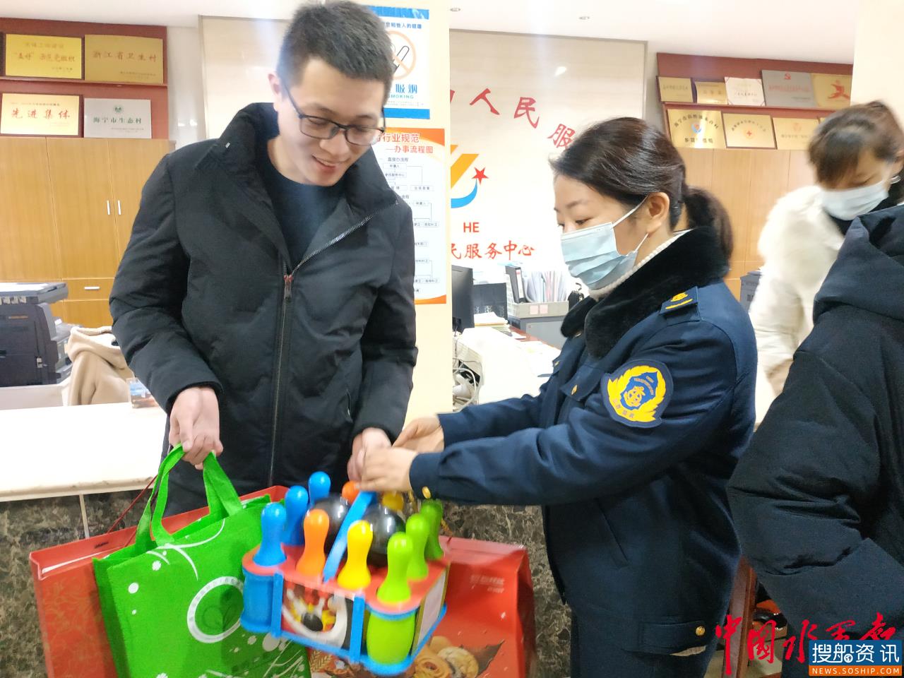 海宁交通执法巾帼志愿者开展“阳光护苗”行动