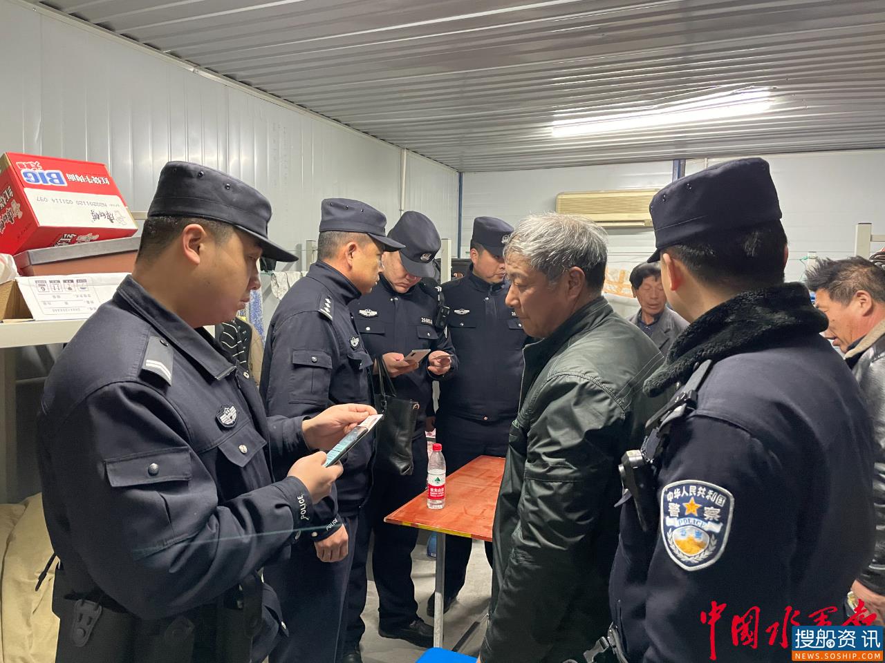 “警民心连心,共度平安年” 长航公安南通分局港口派出所积极开展爱民实践活动