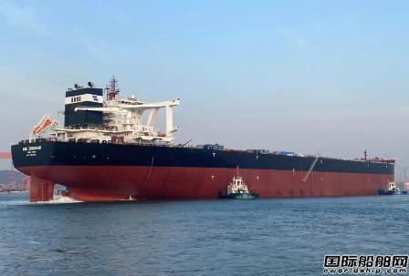青岛北船重工32.5万吨矿砂船6号船出海试航