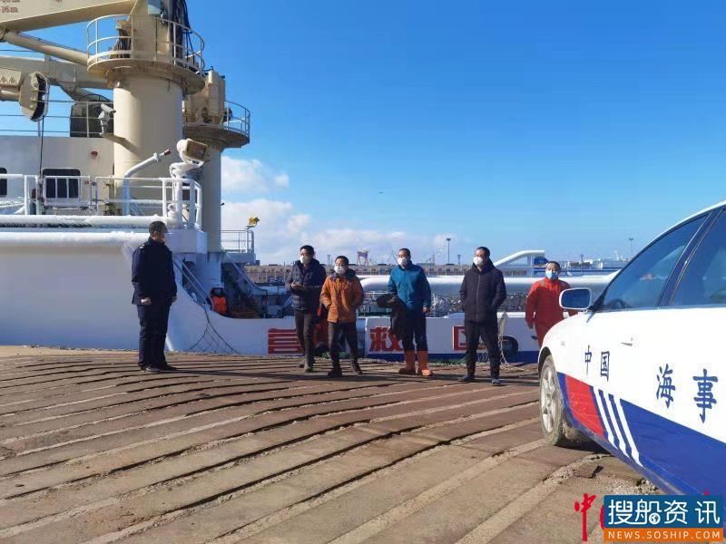 大连市海上搜救中心成功协调救助4名遇险船员