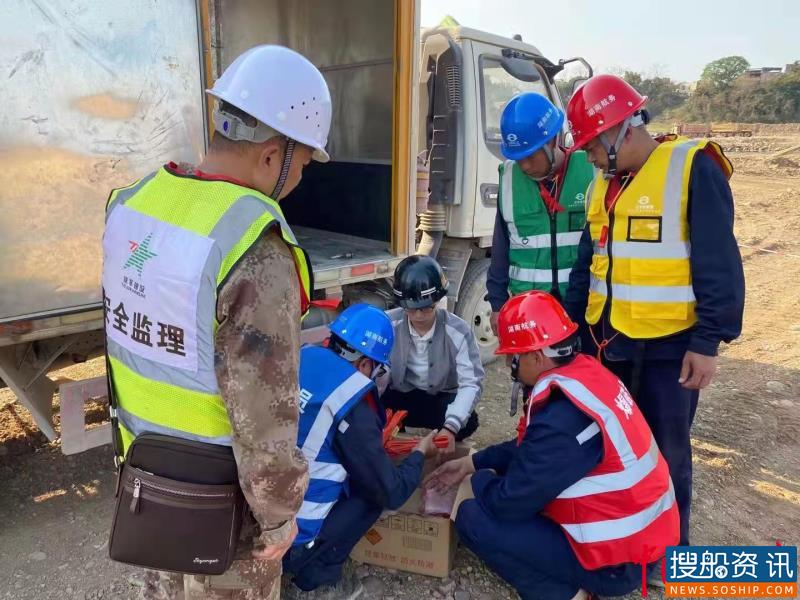 “湘航务”铜鼓滩礁石首次爆破成功