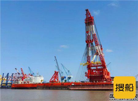 振华重工建造全球最大单臂全回转起重船“振华30”轮完成吊重试验