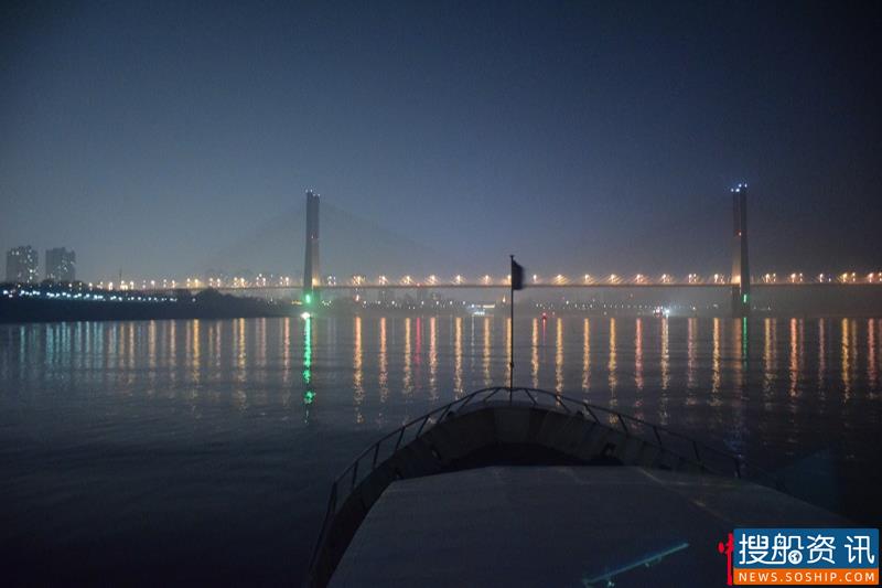 荆州海事局开展夜间巡航力保节日期间安全稳定