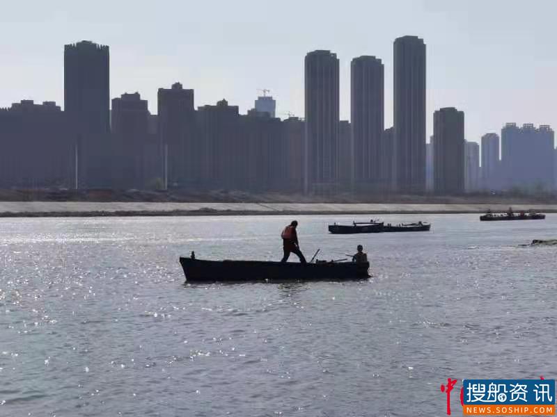 江水无情人有情  白沙洲大队救助遇险交通艇