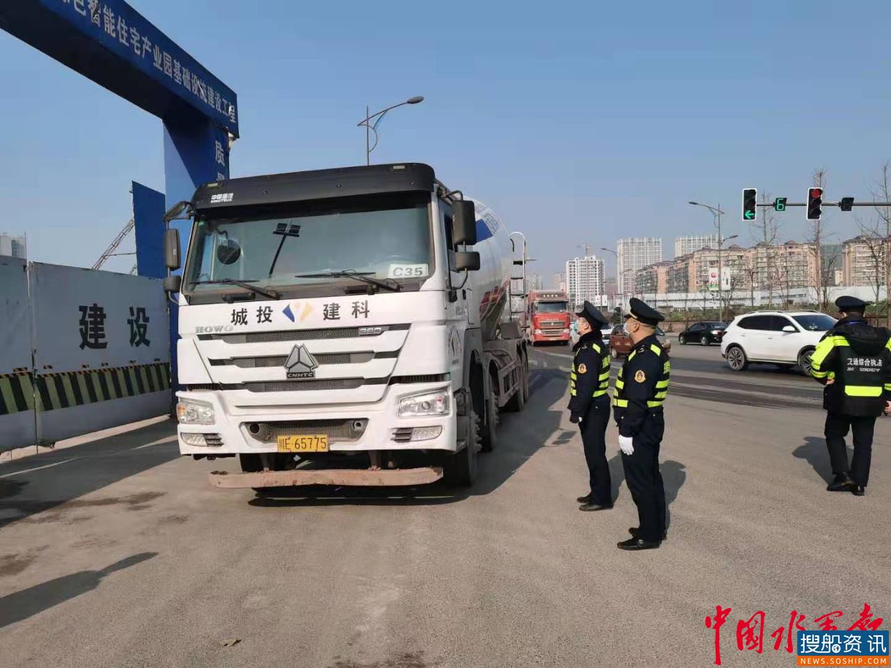 泸州交通春节执法“不打烊”,三分之二在岗护航